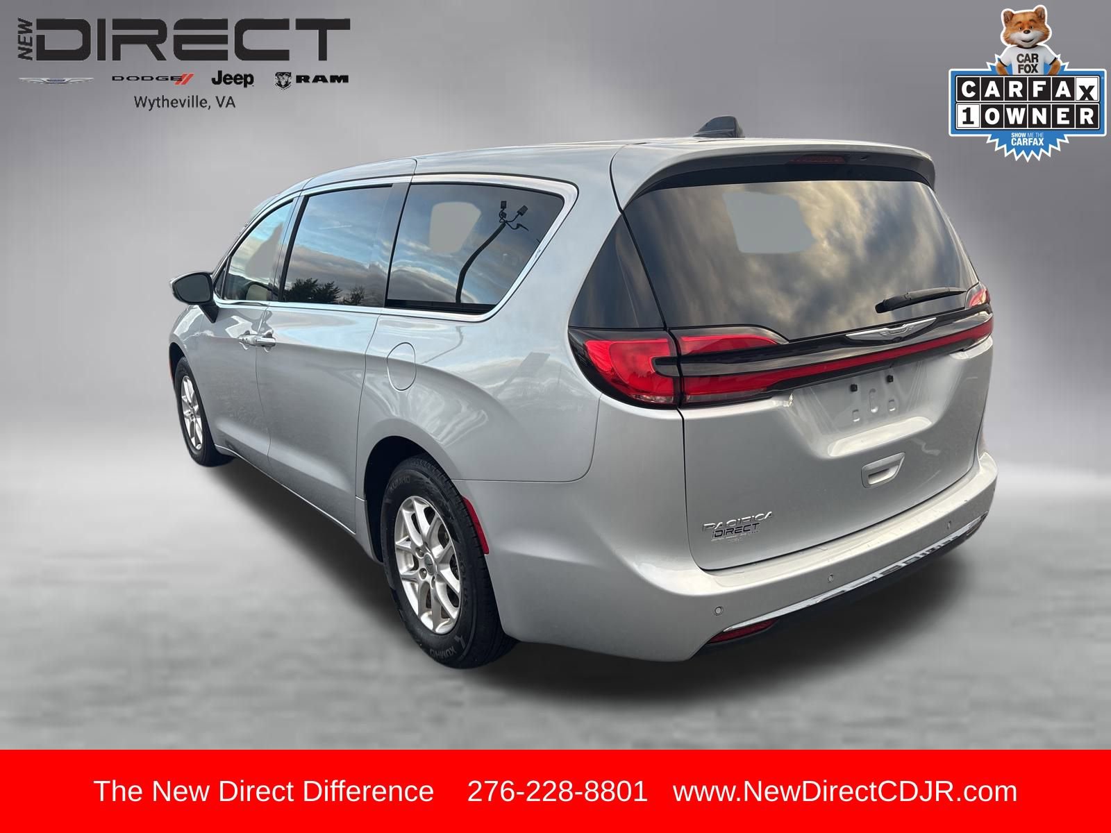 Used 2023 Chrysler Pacifica Touring-L image 3