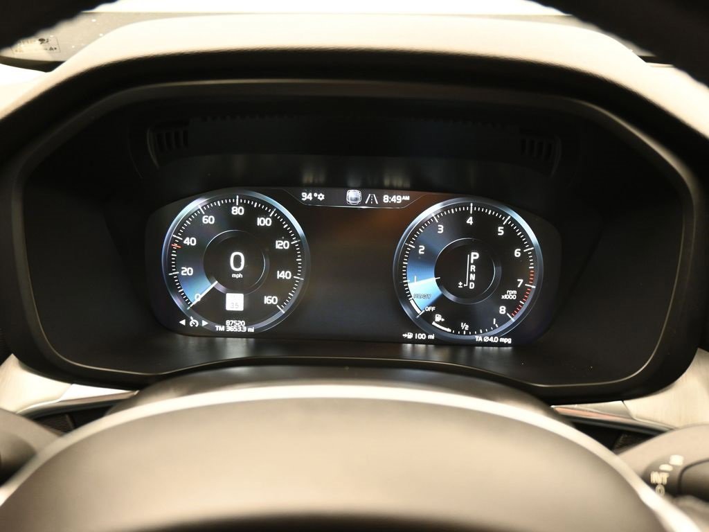 Used 2019 Volvo XC60 T6 Momentum w/ Multimedia Package image 22