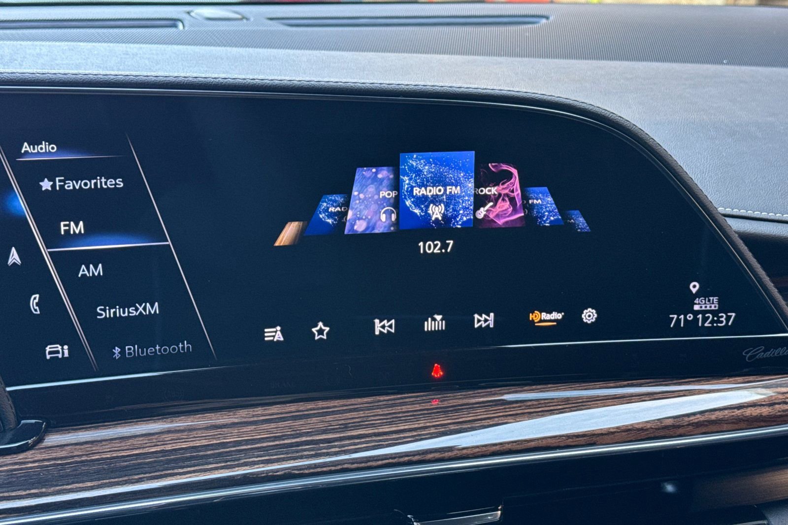 Used 2023 Cadillac Escalade Premium Luxury image 24