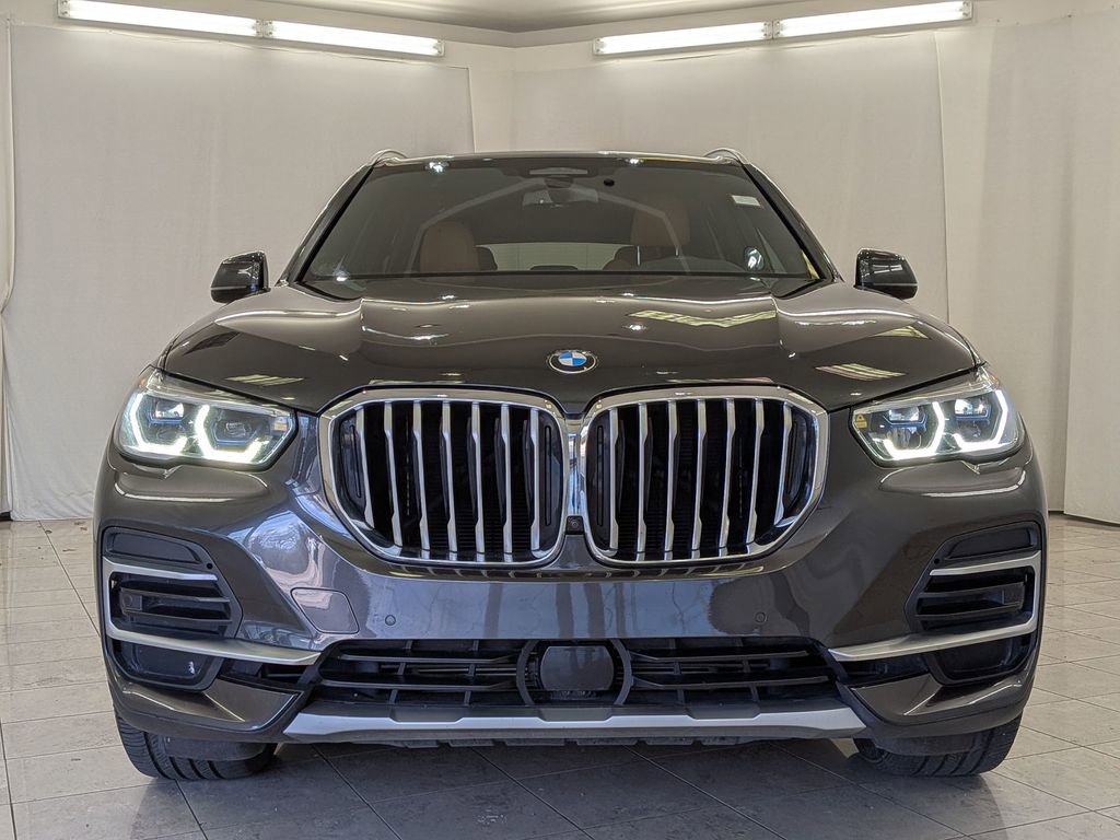 Used 2023 BMW X5 xDrive40i w/ Executive Package AWD/4WD image 3