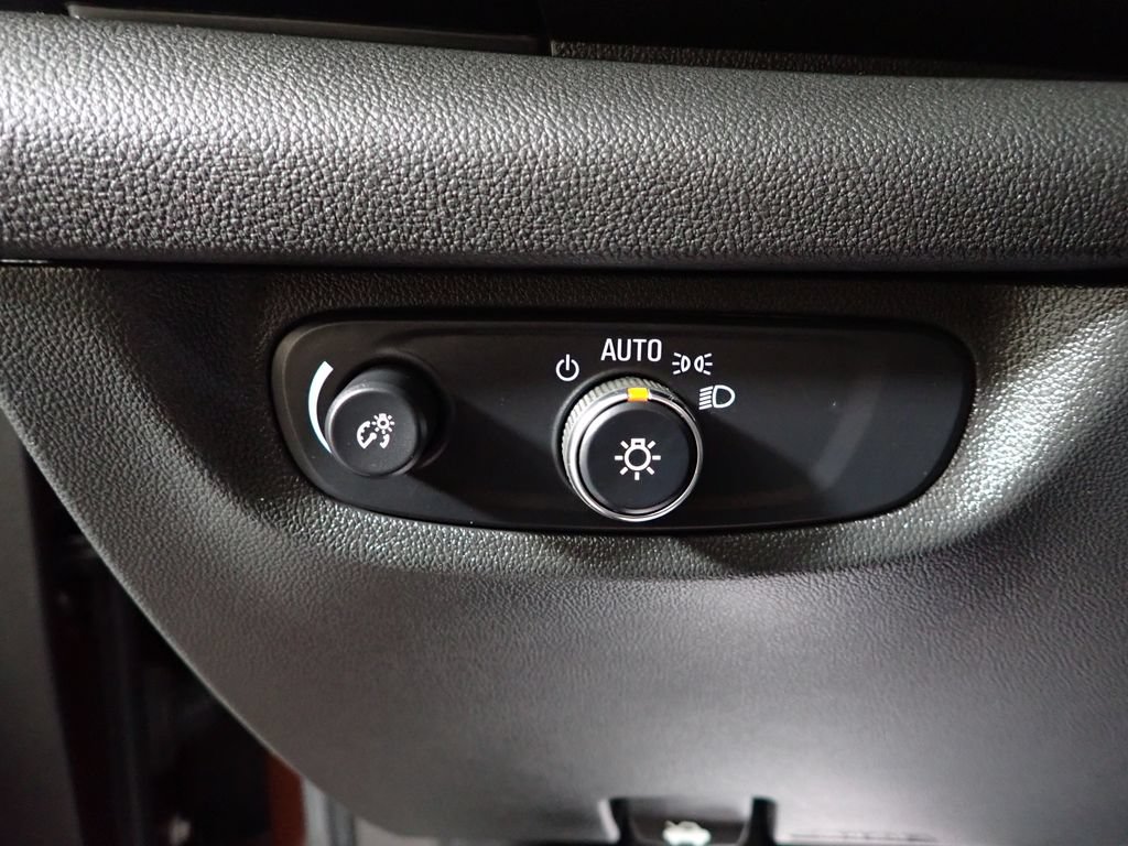 Used 2018 Buick Regal Preferred w/ Sights and Sounds Package FWD image 22