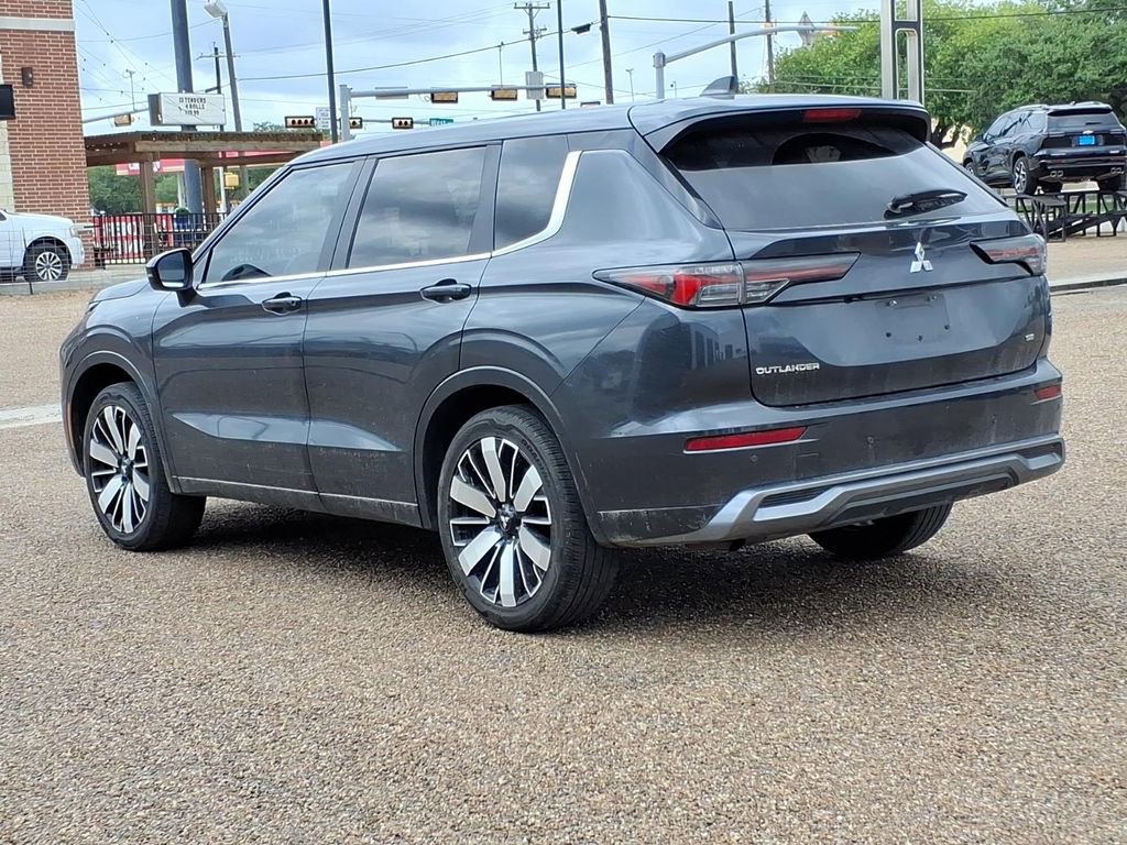 Used 2025 Mitsubishi Outlander SE AWD/4WD image 3
