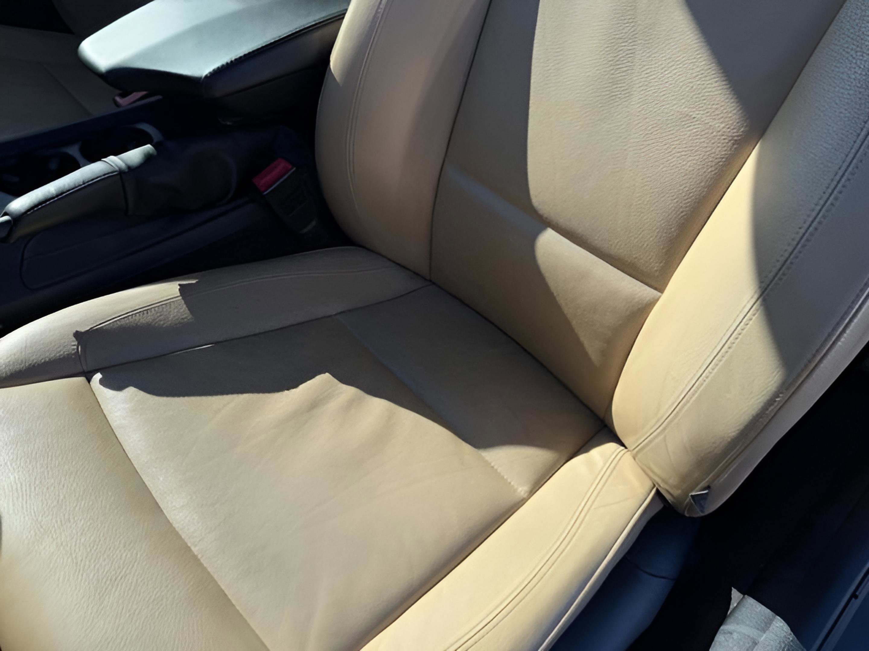 Used 2011 BMW 135i Convertible RWD image 29