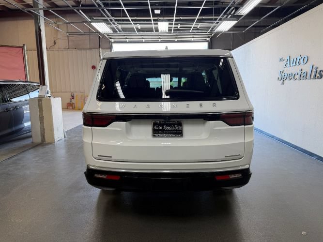 Used 2023 Jeep Wagoneer L Series II w/ Premium Group I AWD/4WD image 4