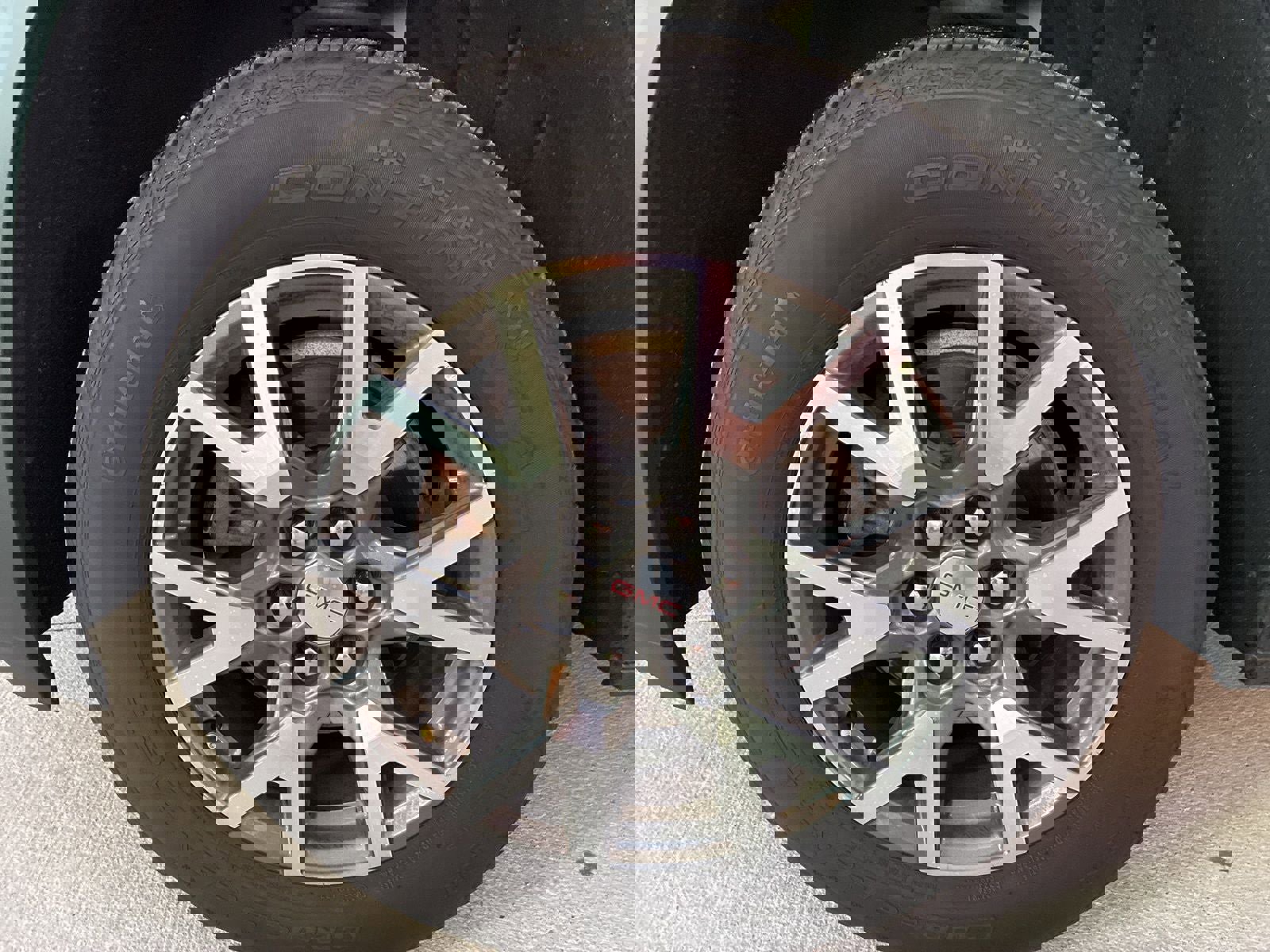 Used 2023 GMC Acadia SLE w/ Driver Convenience Package image 12