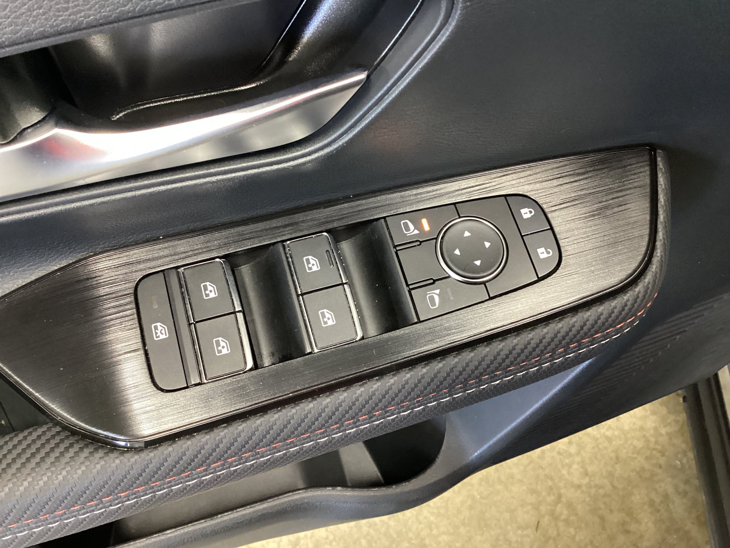 Used 2025 Nissan Kicks SR AWD/4WD image 13