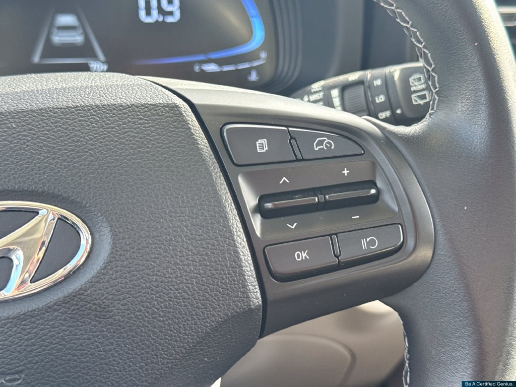 Certified 2025 Hyundai Venue SEL FWD image 64