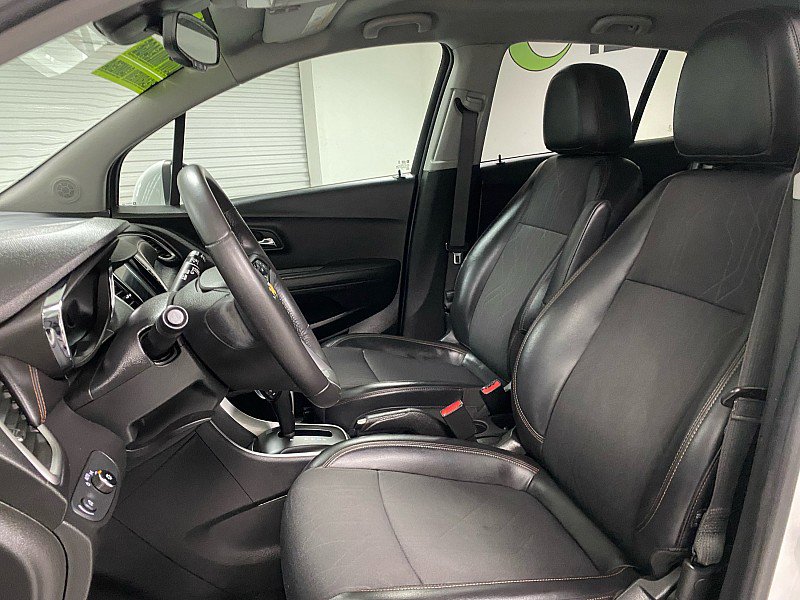 Used 2020 Chevrolet Trax LT w/ LT Convenience Package image 11