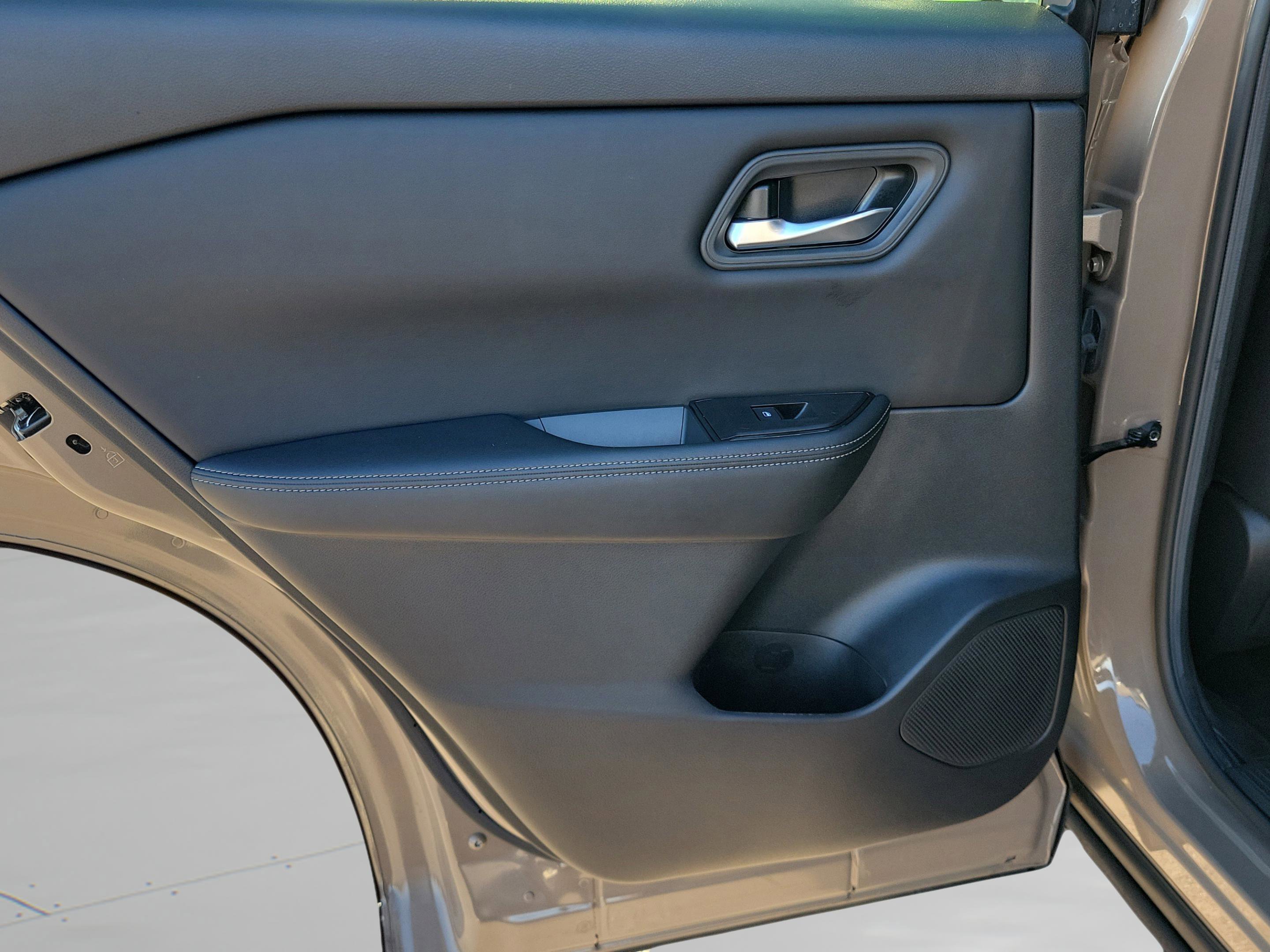 Certified 2024 Nissan Rogue SV image 32