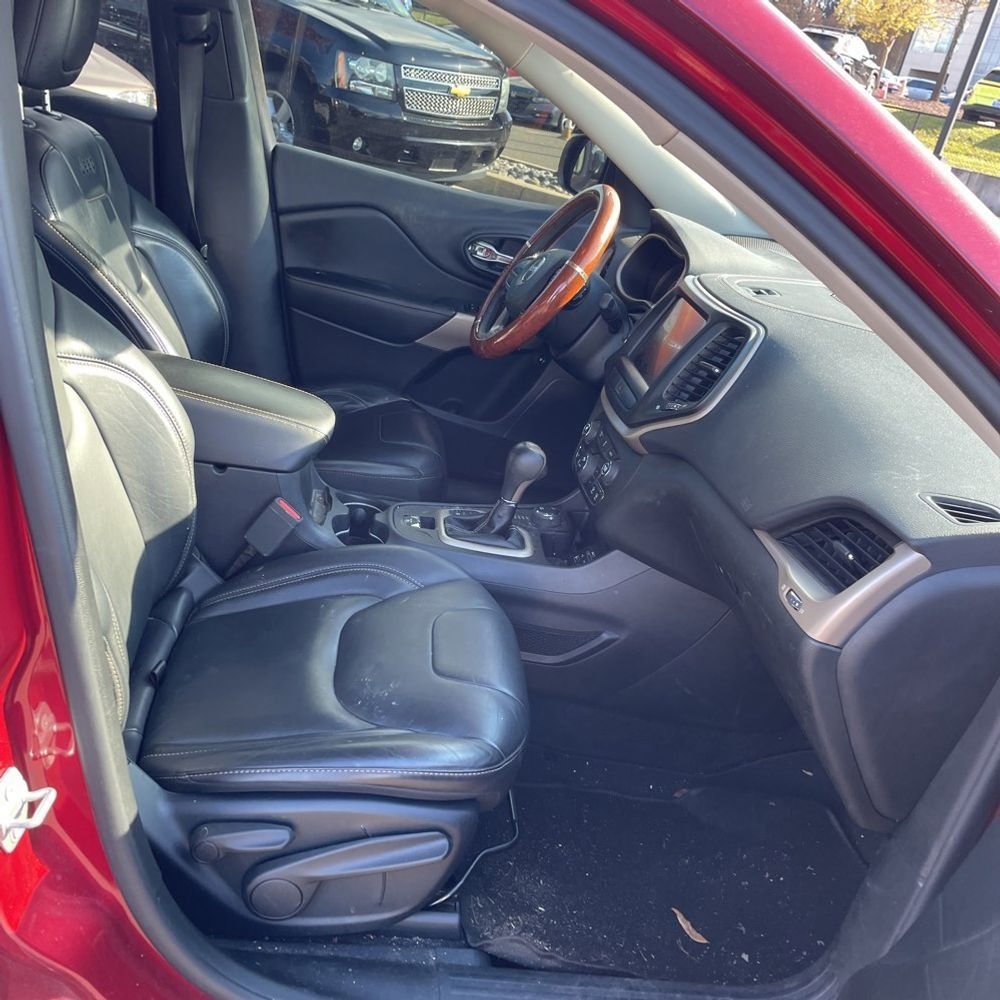 Used 2017 Jeep Cherokee Limited image 6