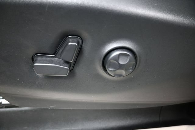 Used 2024 Chrysler Pacifica Limited FWD image 31
