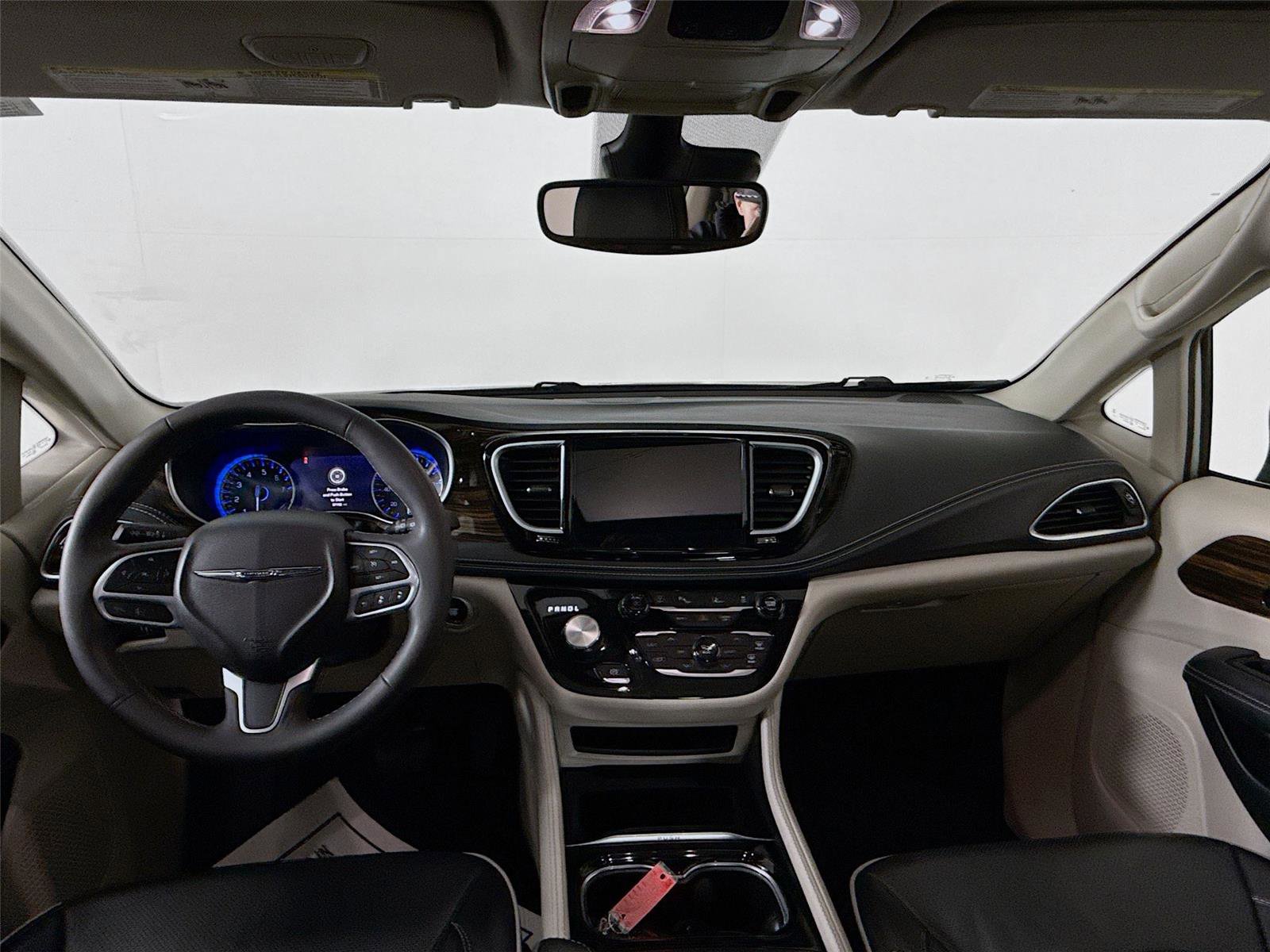 Used 2024 Chrysler Pacifica Limited image 21