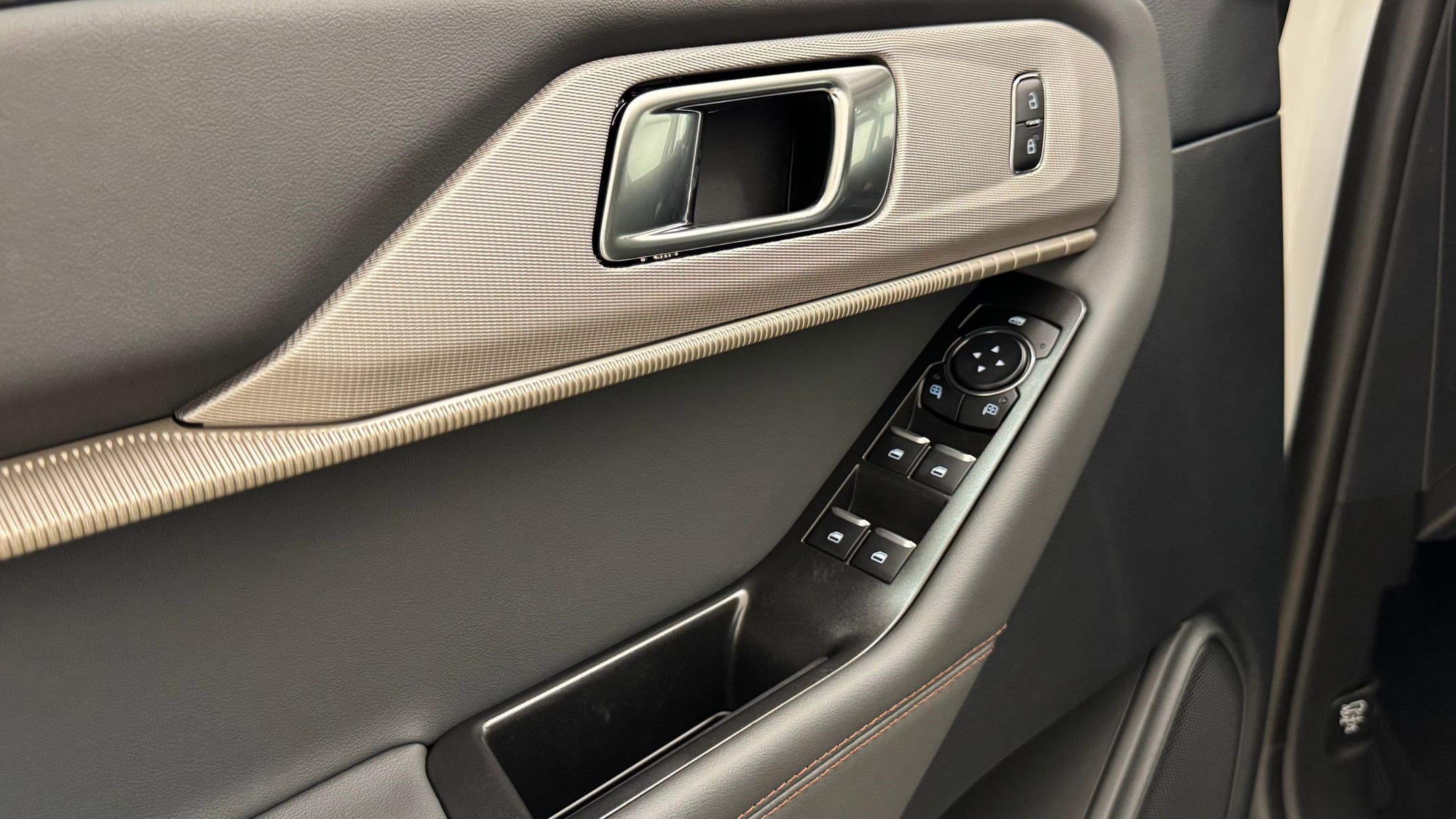 New 2026 Ford Explorer Active image 37