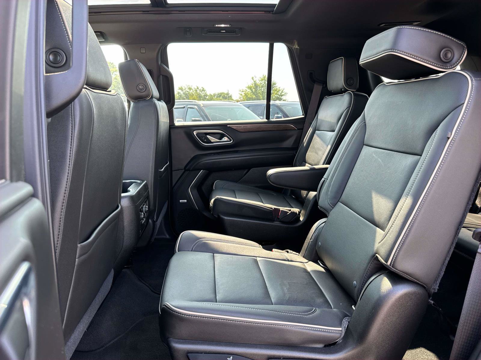 Used 2021 Chevrolet Tahoe Premier w/ Premium Package AWD/4WD image 28
