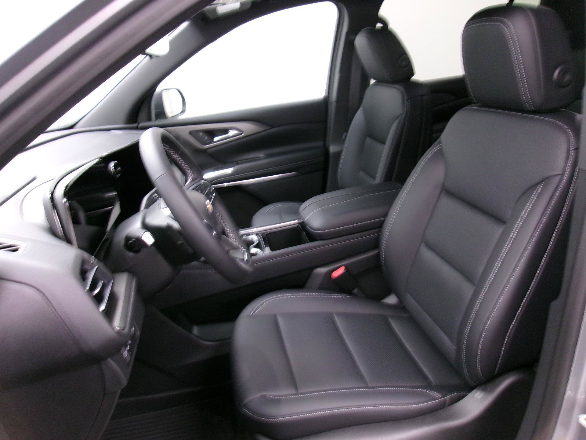 New 2027 Chevrolet Traverse LT w/ Driver Confidence Package FWD image 11