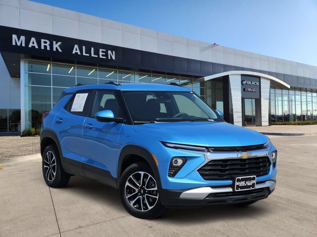 Used 2025 Chevrolet TrailBlazer LT AWD/4WD image 1