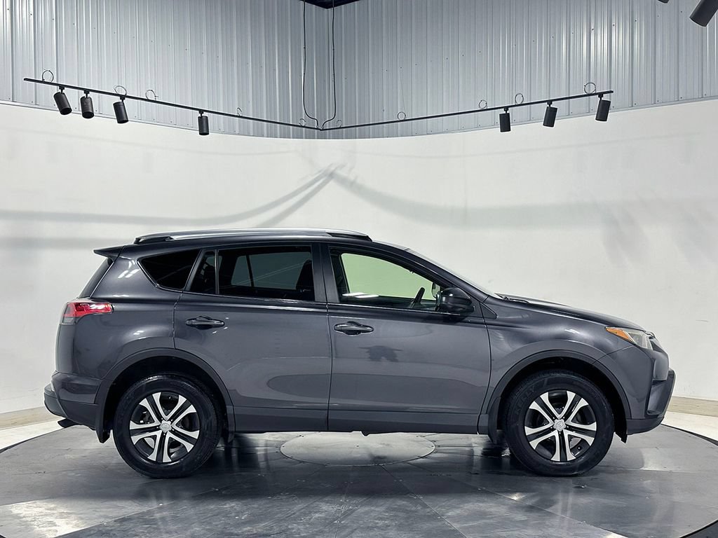 Used 2018 Toyota RAV4 LE w/ All Weather Liner Package AWD/4WD image 10