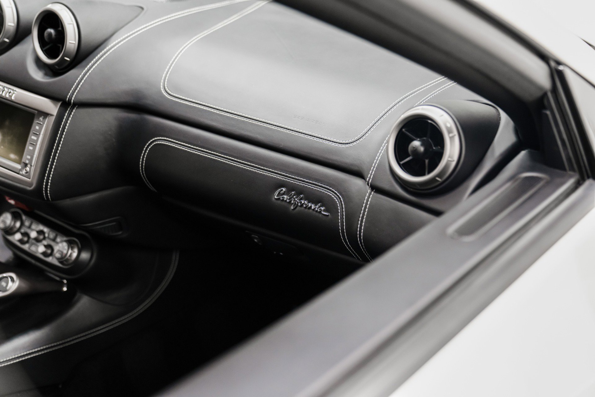 Used 2014 Ferrari California image 13
