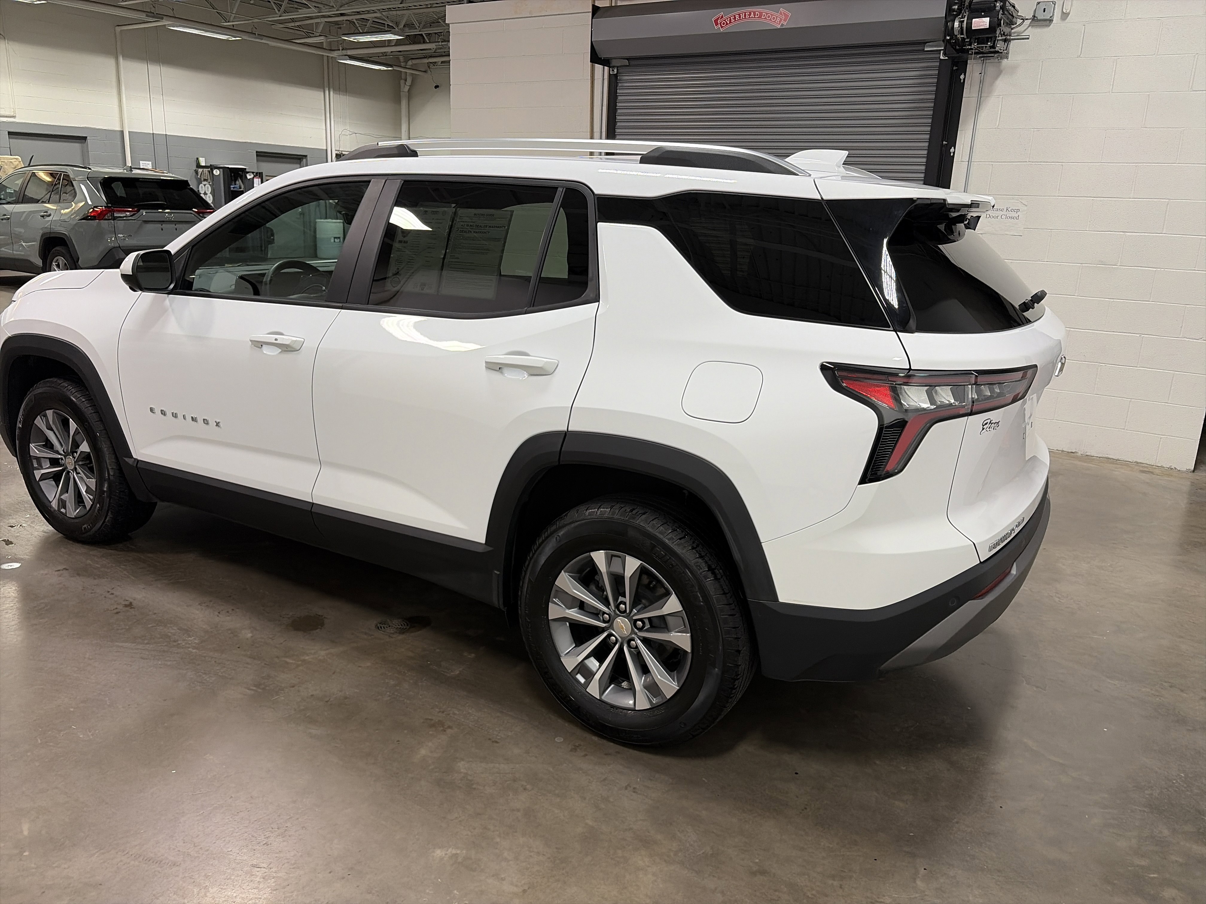 Used 2025 Chevrolet Equinox LT w/ Convenience Package II image 5