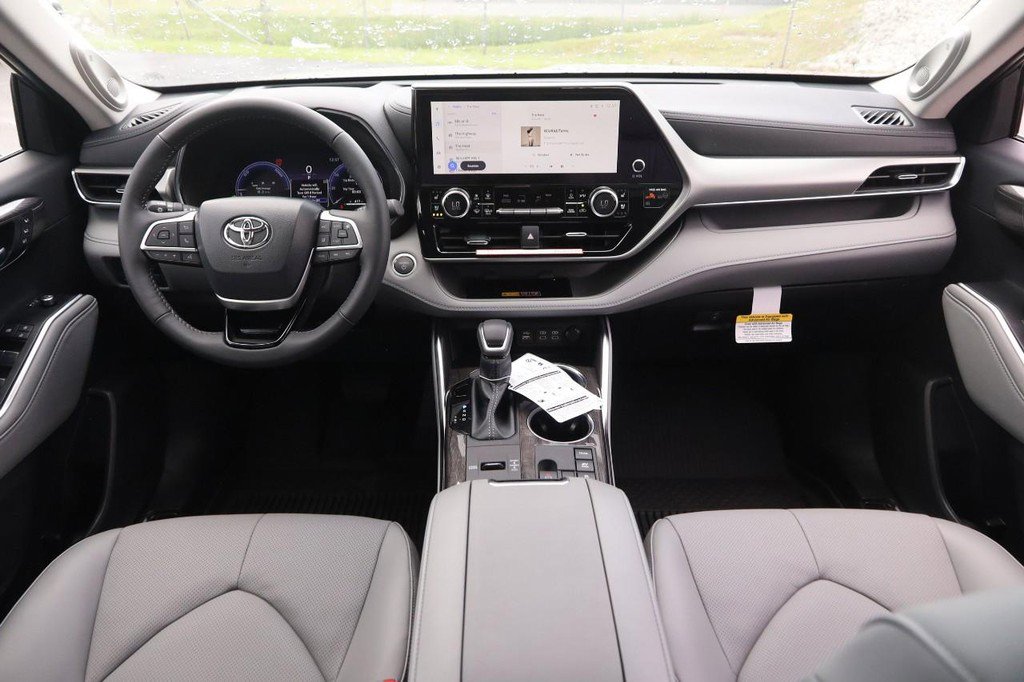 New 2026 Toyota Highlander Platinum AWD/4WD image 25