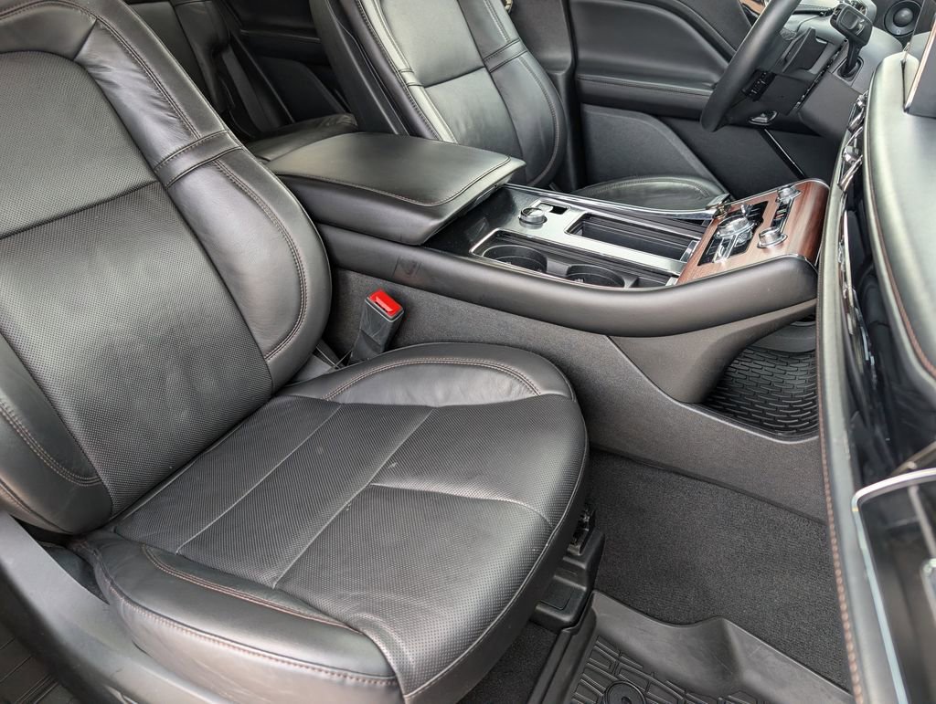 Used 2023 Lincoln Aviator Reserve w/ Equipment Group 201A AWD/4WD image 24