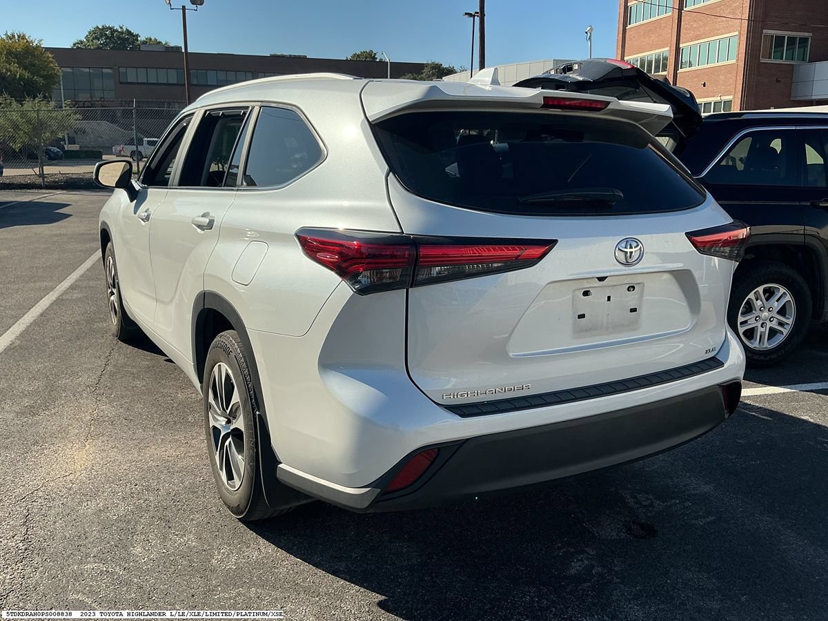 Used 2023 Toyota Highlander XLE FWD image 5