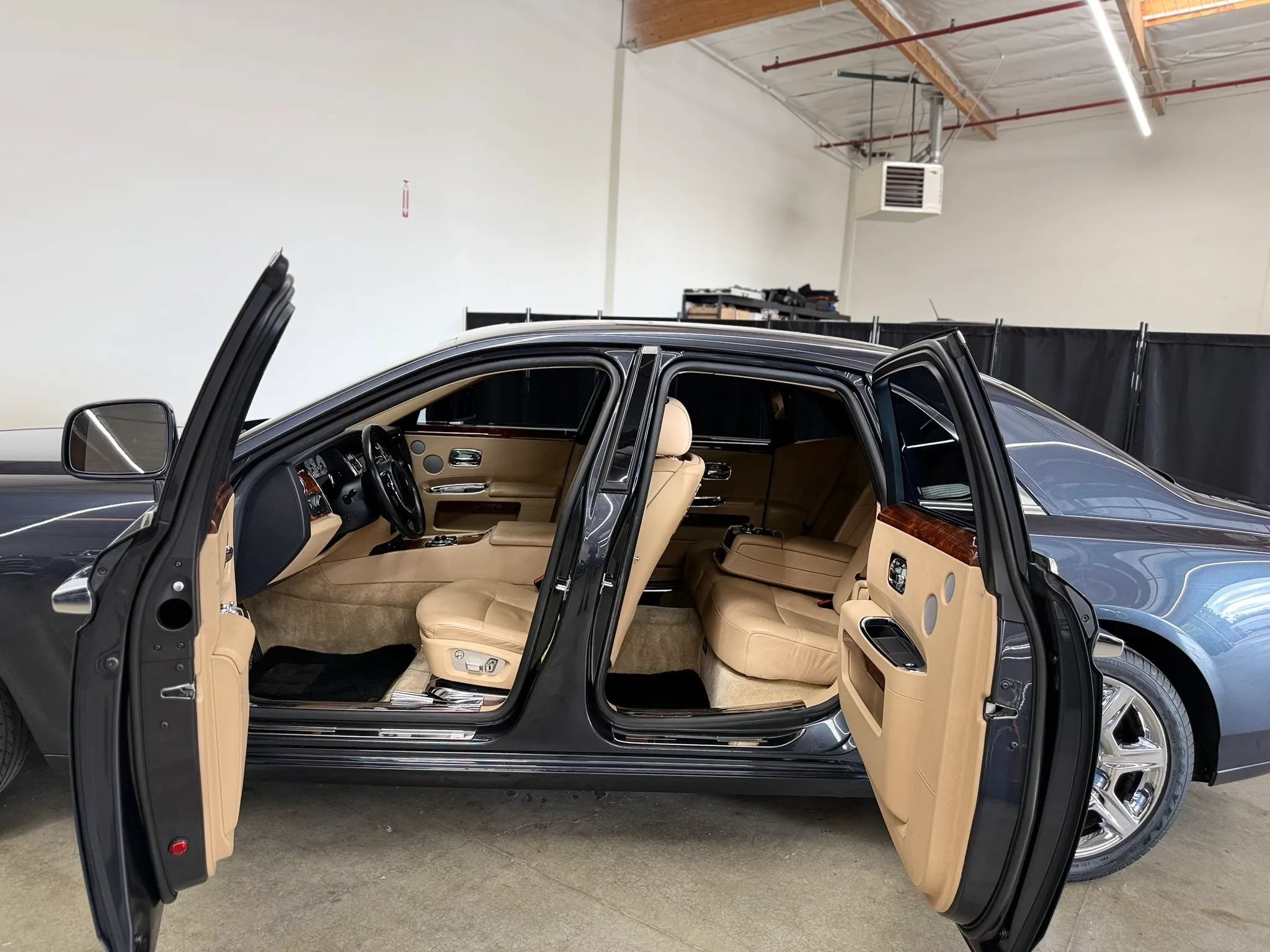Used 2011 Rolls-Royce Ghost RWD image 13