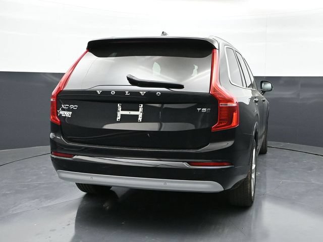 Used 2022 Volvo XC90 T5 Momentum AWD/4WD image 2