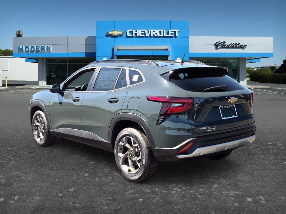 New 2026 Chevrolet Trax LT w/ LT Convenience Package FWD image 3