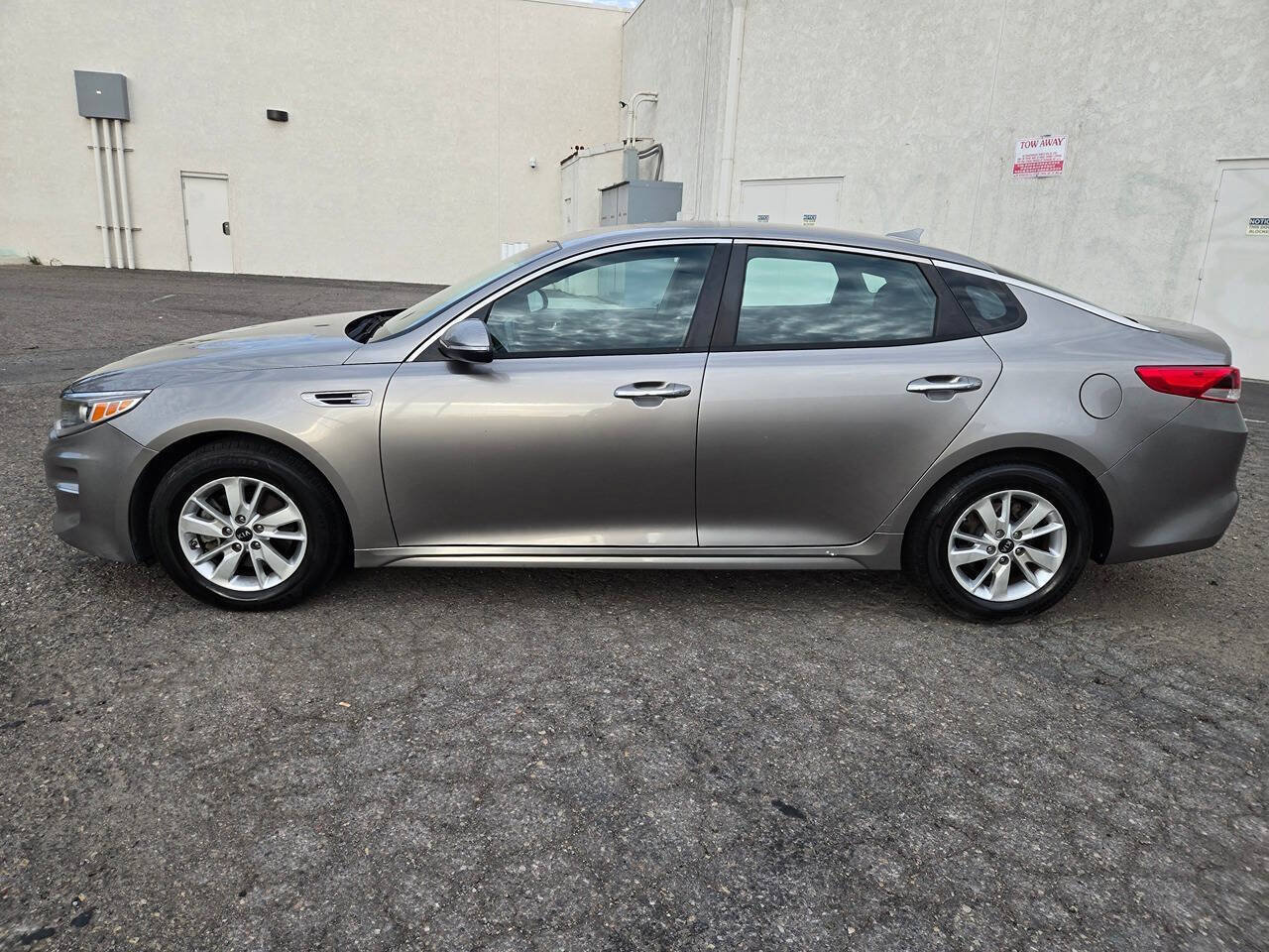 Used 2018 Kia Optima LX FWD image 10
