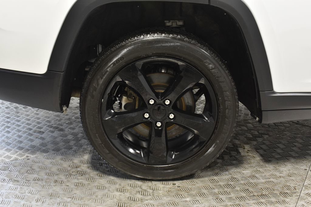 Used 2023 Jeep Grand Cherokee L Laredo image 36