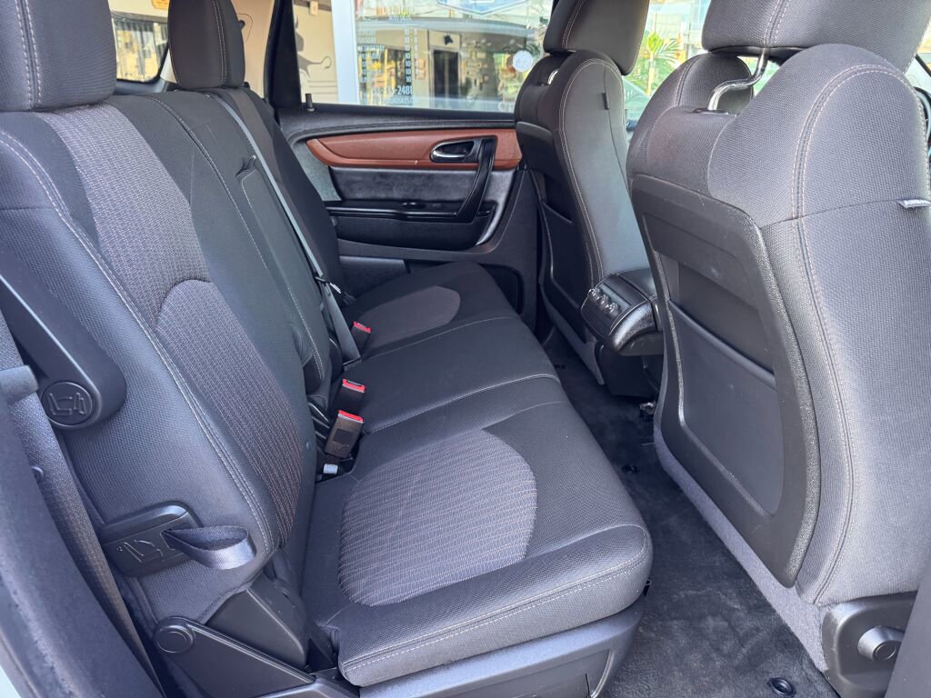 Used 2016 Chevrolet Traverse LT image 17