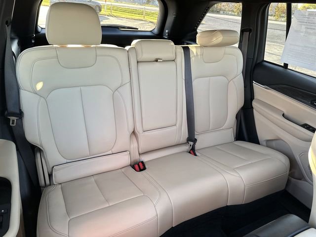 Used 2025 Jeep Grand Cherokee Limited image 30