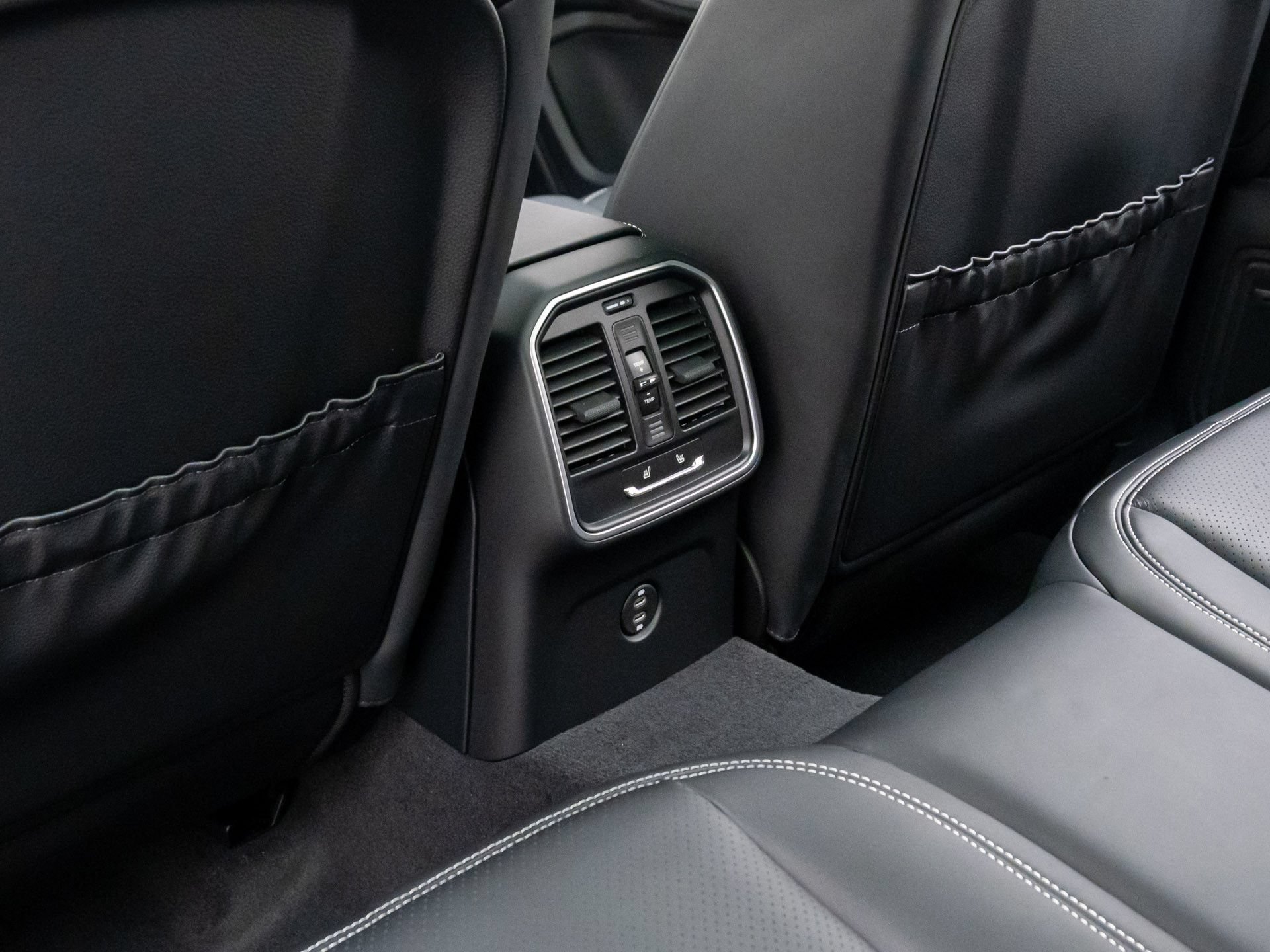 New 2026 Porsche Macan Turbo AWD/4WD image 17