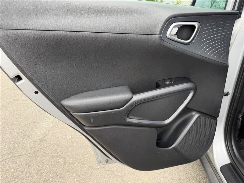 Used 2020 Kia Soul S FWD image 27
