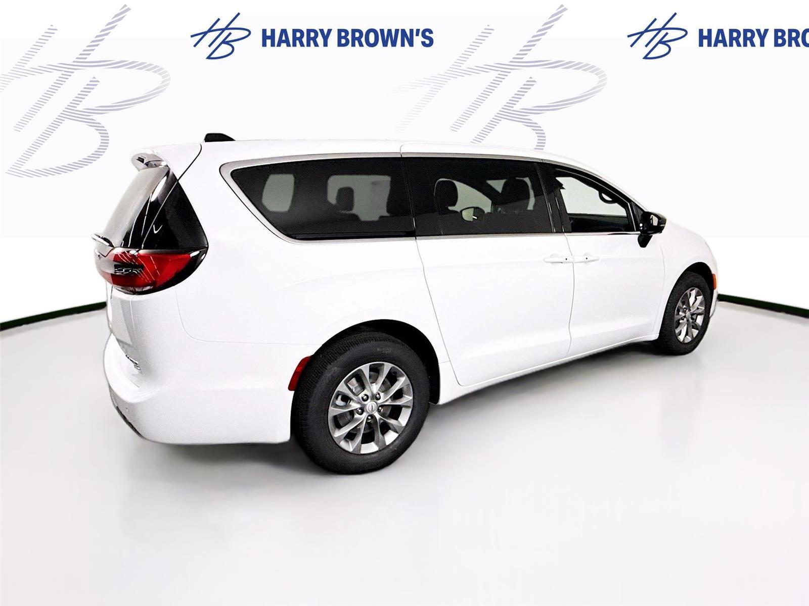 New 2026 Chrysler Pacifica Limited w/ Trailer Tow Group image 35