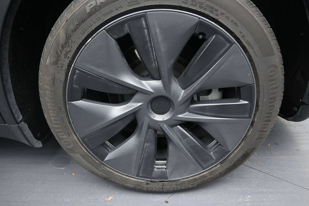 Used 2024 Tesla Model Y Long Range AWD/4WD image 9