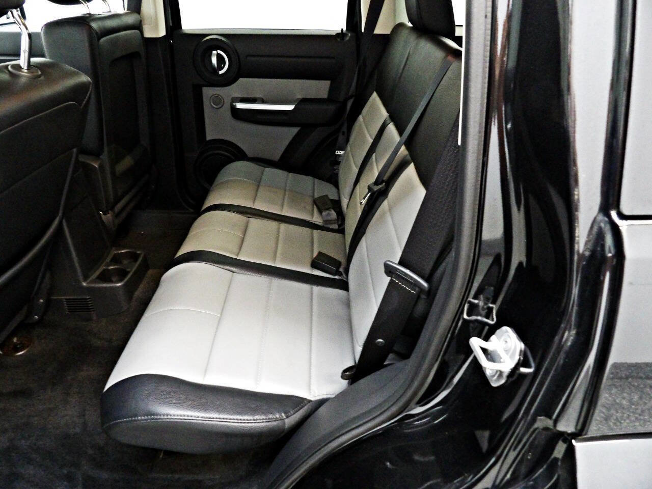 Used 2010 Dodge Nitro SXT w/ Navigation Convenience Group AWD/4WD image 10