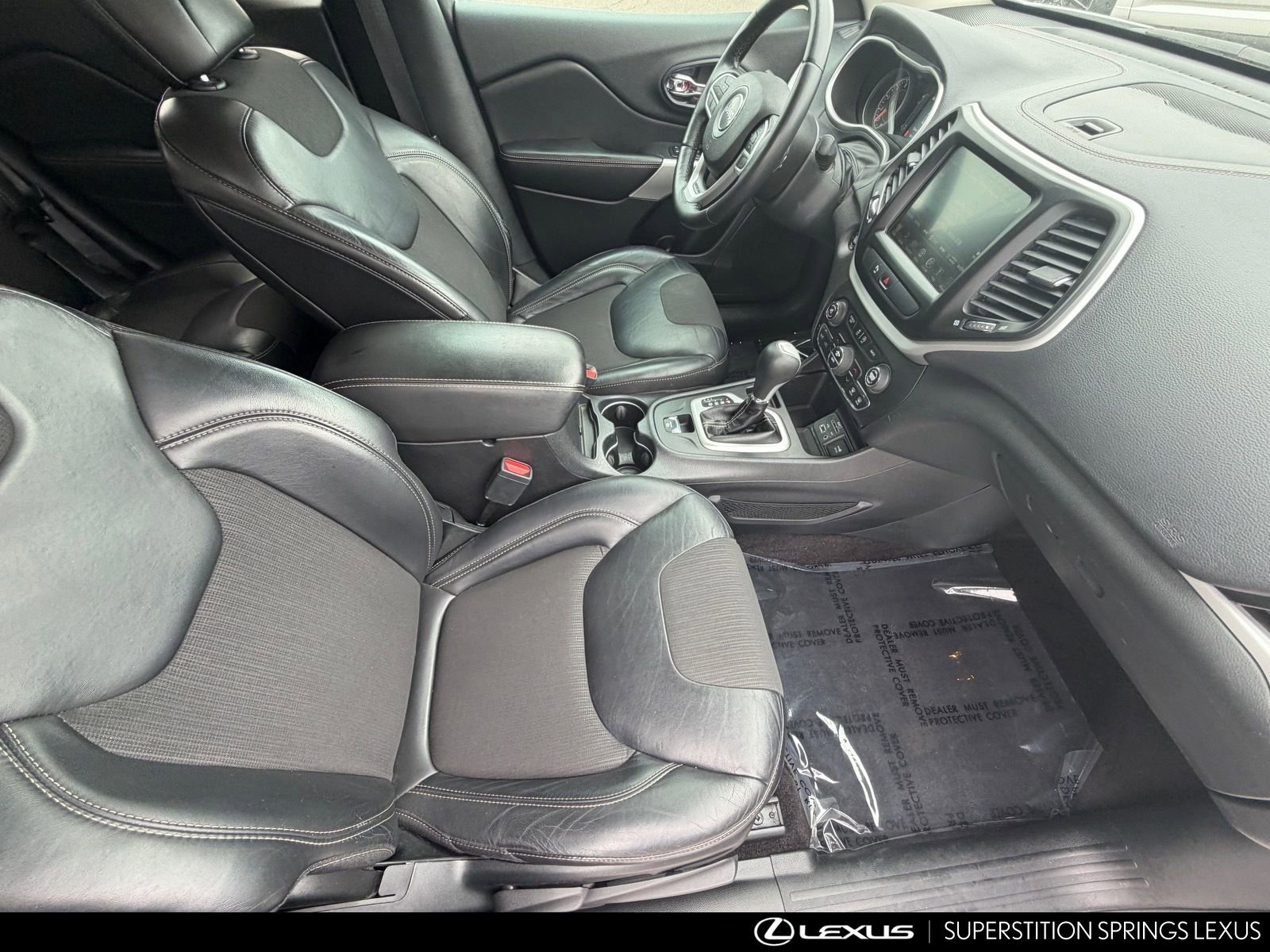 Used 2018 Jeep Cherokee Latitude Plus w/ Comfort/Convenience Group FWD image 12