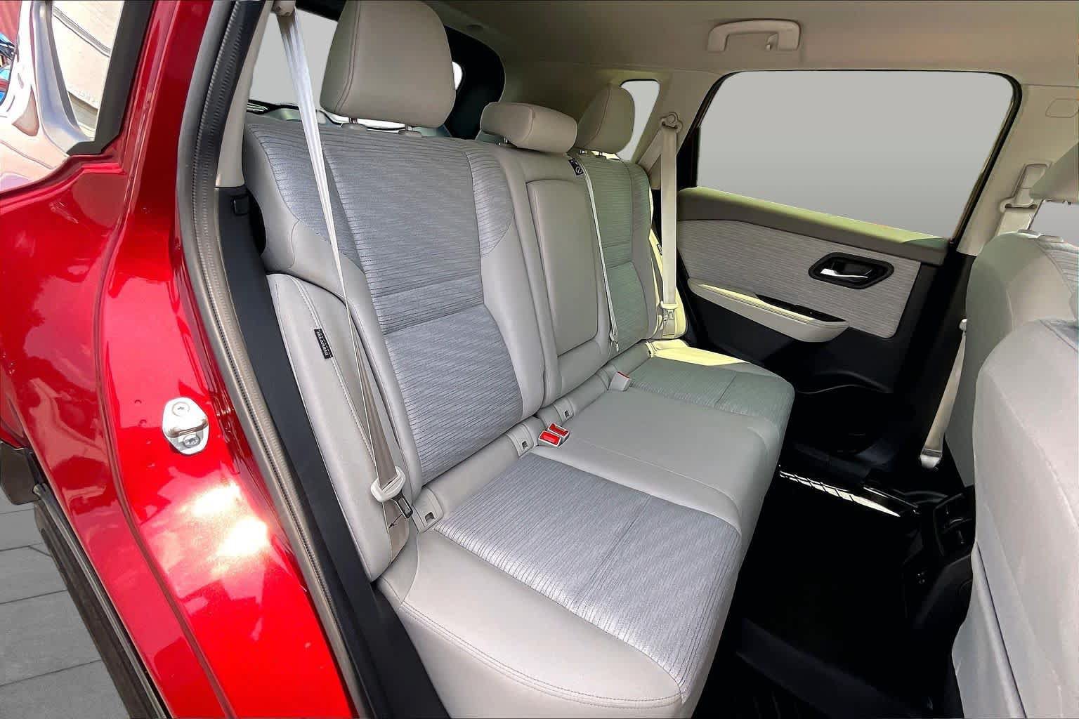 Used 2023 Nissan Rogue SV AWD/4WD image 18