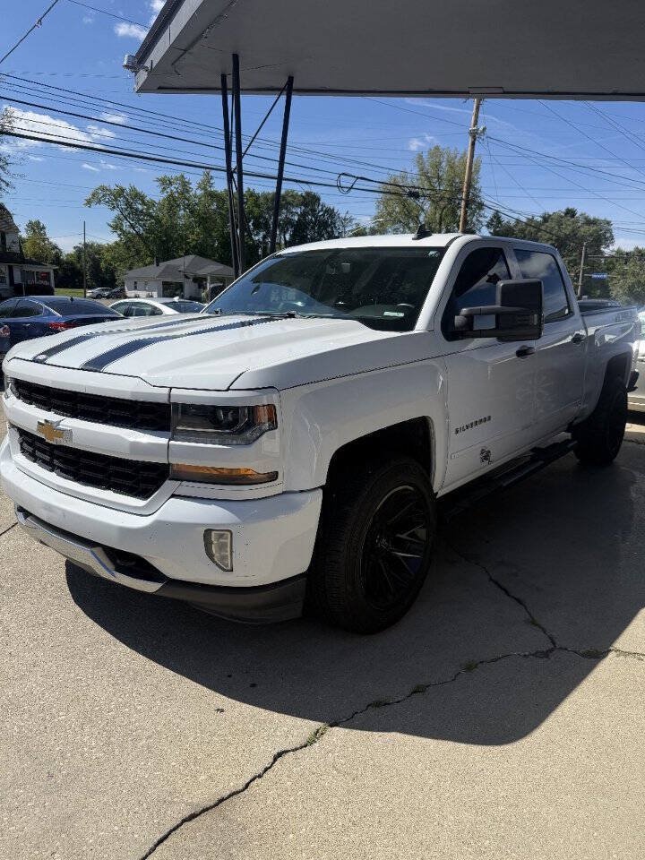 Used 2017 Chevrolet Silverado 1500 LT w/ All Star Edition AWD/4WD image 3