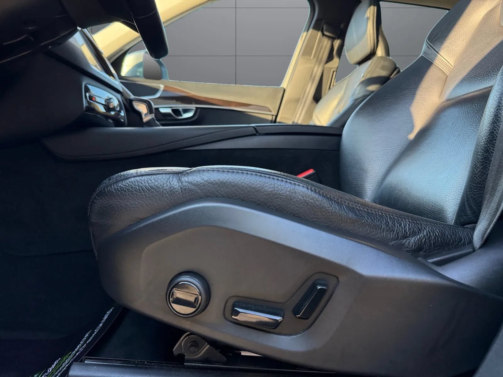 Used 2019 Volvo XC90 T6 Momentum w/ Advanced Package AWD/4WD image 17