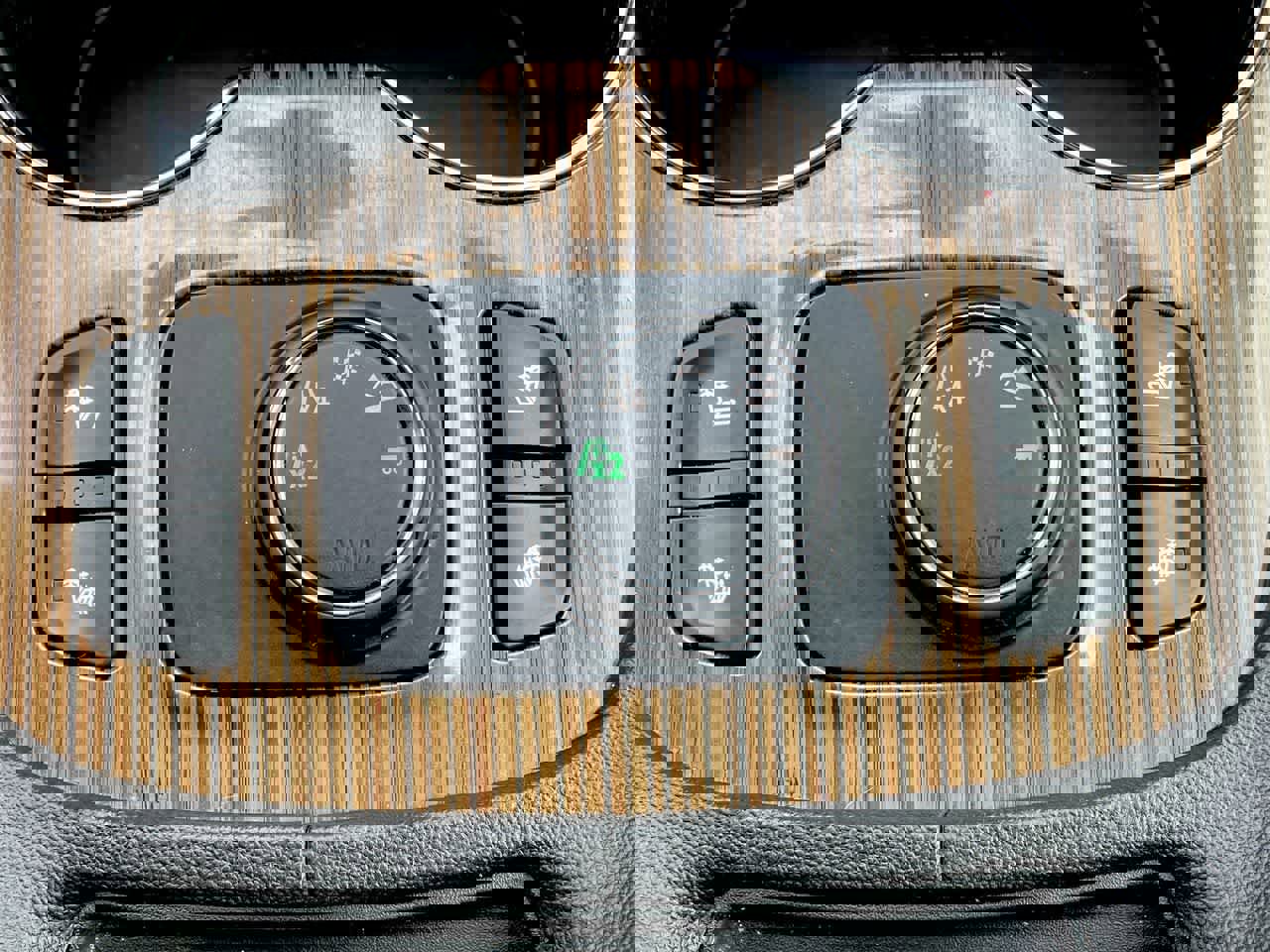 Used 2020 GMC Acadia SLE w/ Driver Convenience Package AWD/4WD image 22