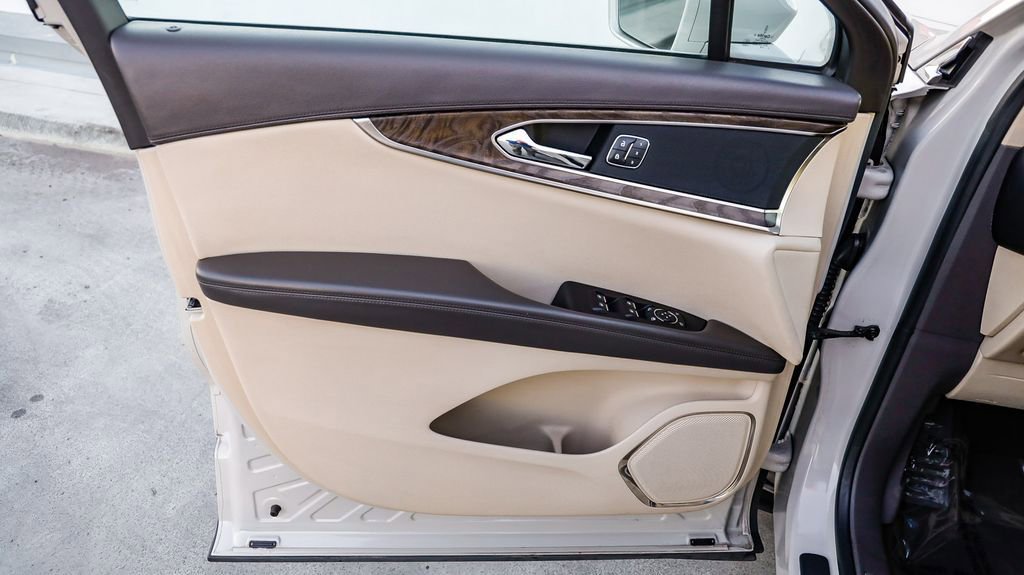 Used 2019 Lincoln Nautilus Select image 22