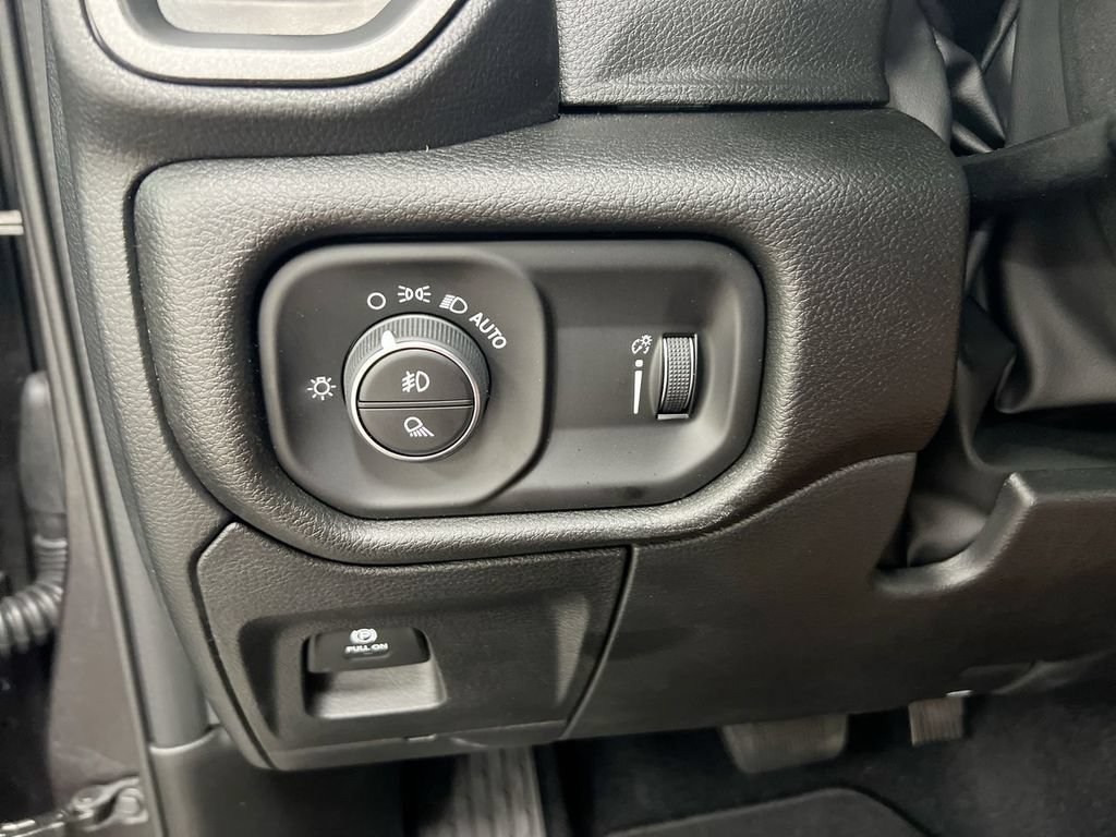 New 2026 RAM 1500 Express AWD/4WD image 18