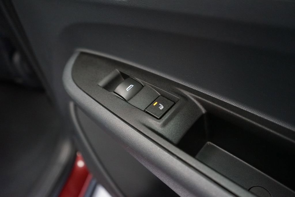 Used 2018 Chevrolet Bolt Premier w/ Driver Confidence II Package FWD image 13