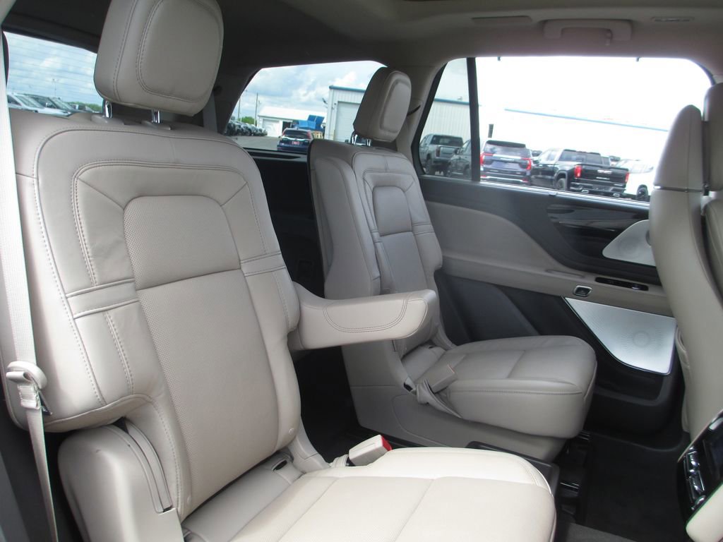 Used 2023 Lincoln Aviator Reserve w/ Equipment Group 201A AWD/4WD image 26