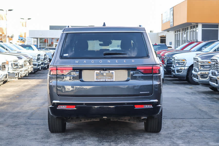 Used 2024 Jeep Wagoneer L Series II RWD image 5