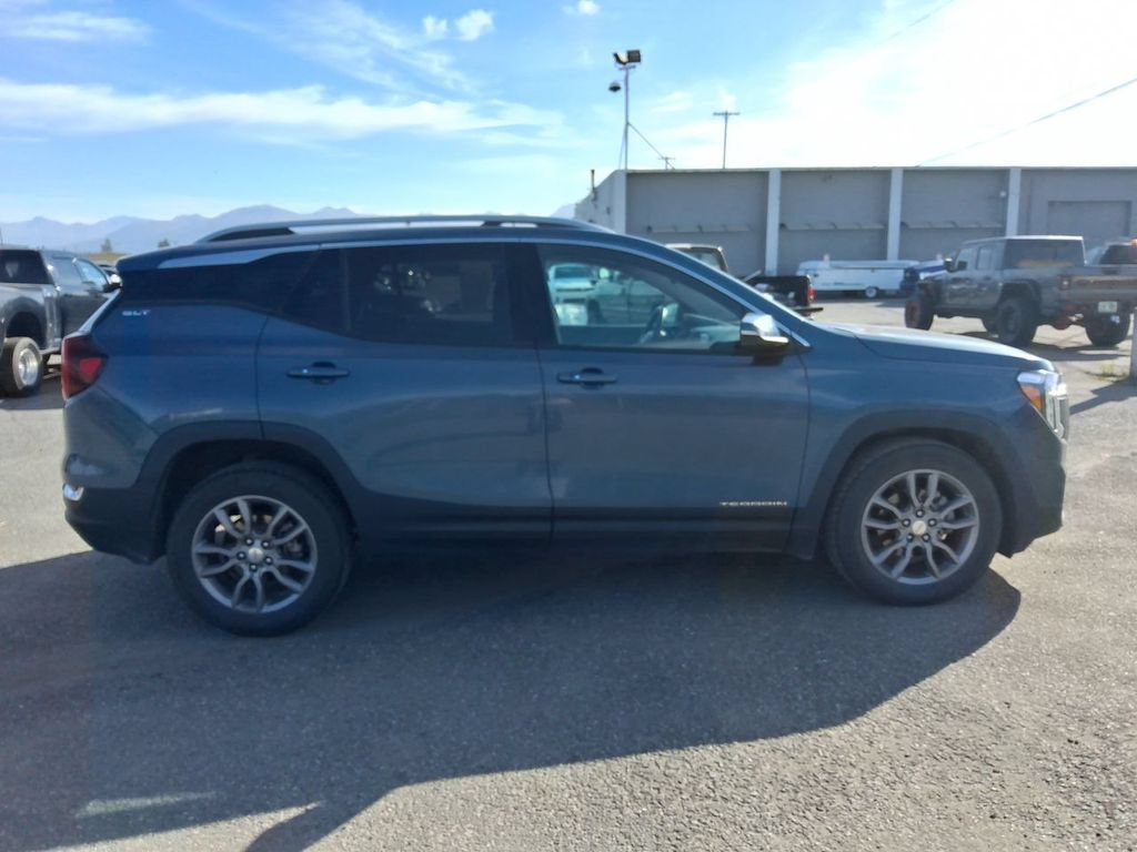 Used 2024 GMC Terrain SLT AWD/4WD image 9