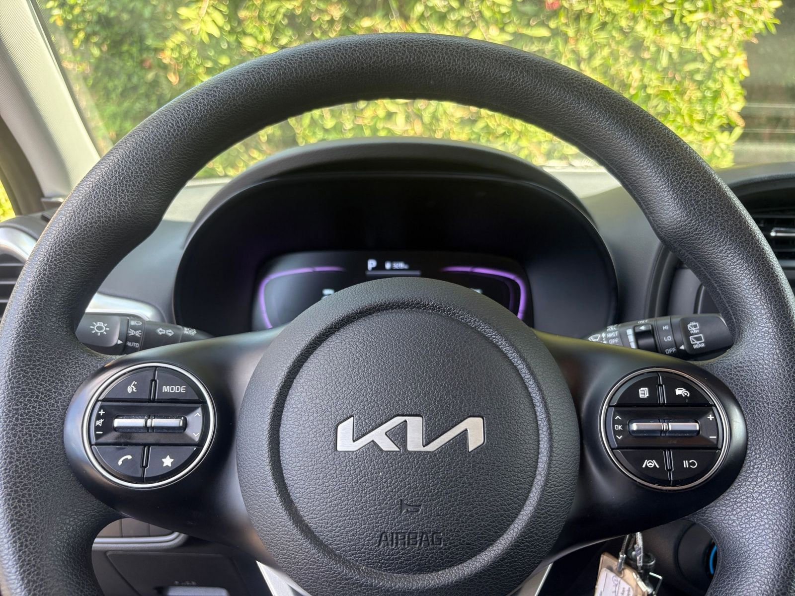Used 2025 Kia Soul LX w/ LX Technology Package FWD image 25